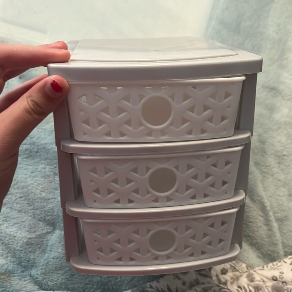 This storage container was never used.